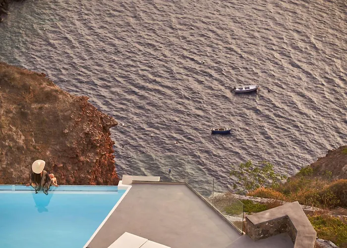Villas avec piscine privée à Oia (Santorini)