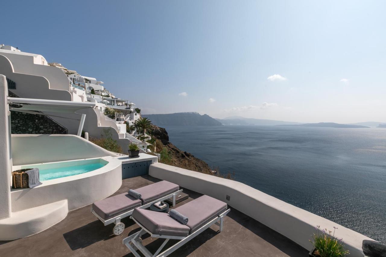 Deluxe Suite jetted tub Caldera View