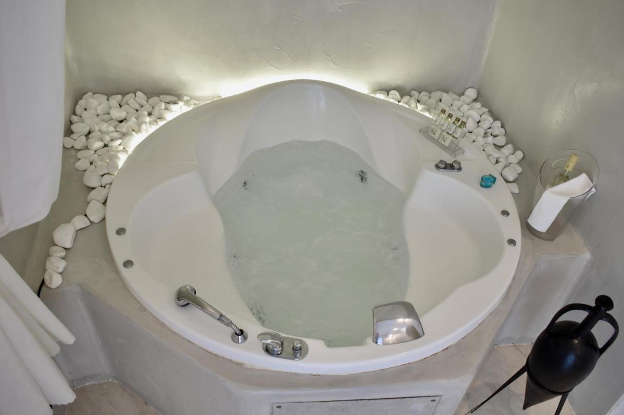 Pelagos Cave Studio Indoor Jetted Tub