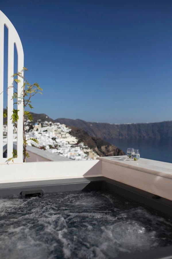Honeymoon Suite Outdoor Hot Tub Caldera View