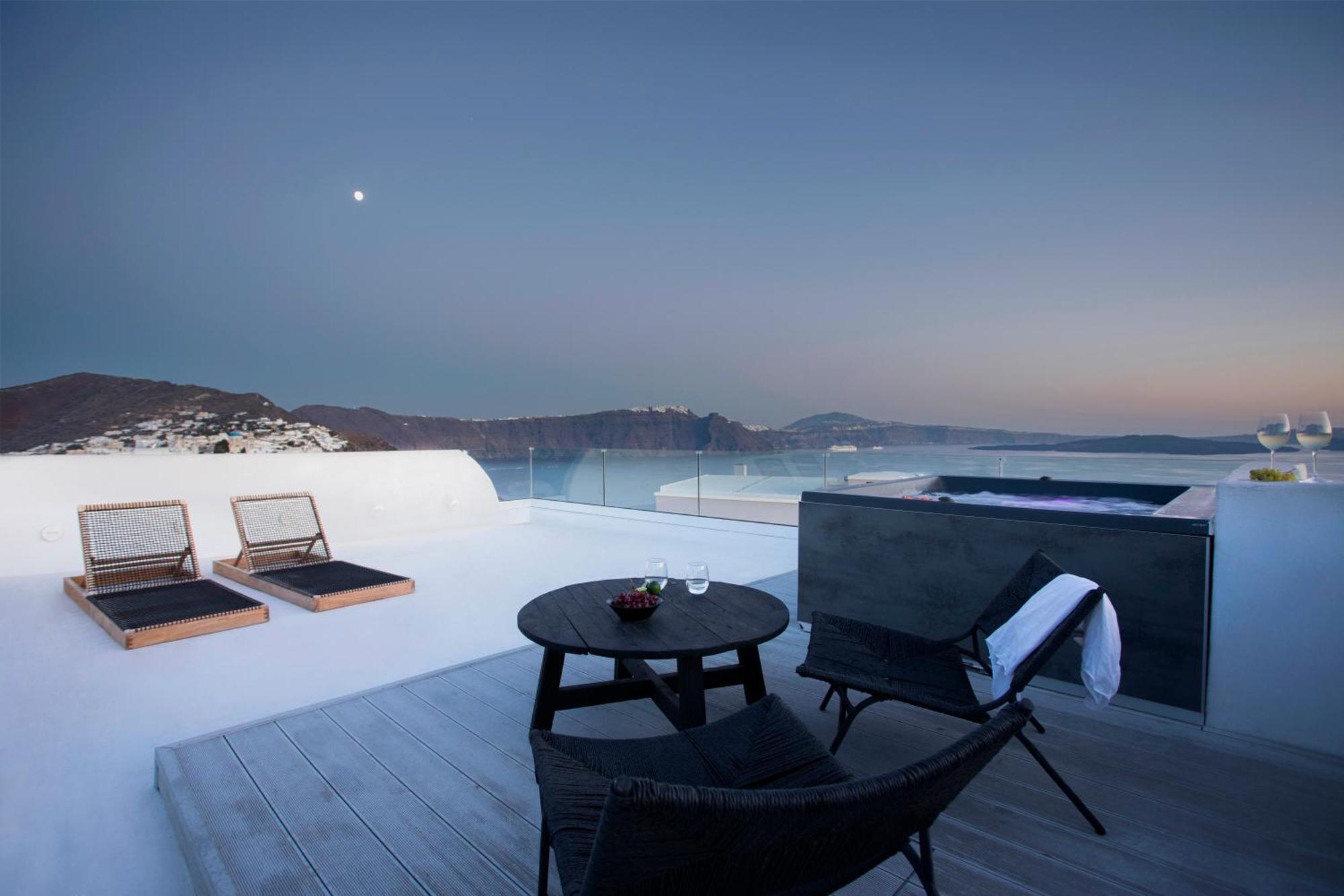 Panoramic Suite Outdoor Hot Tub Caldera View