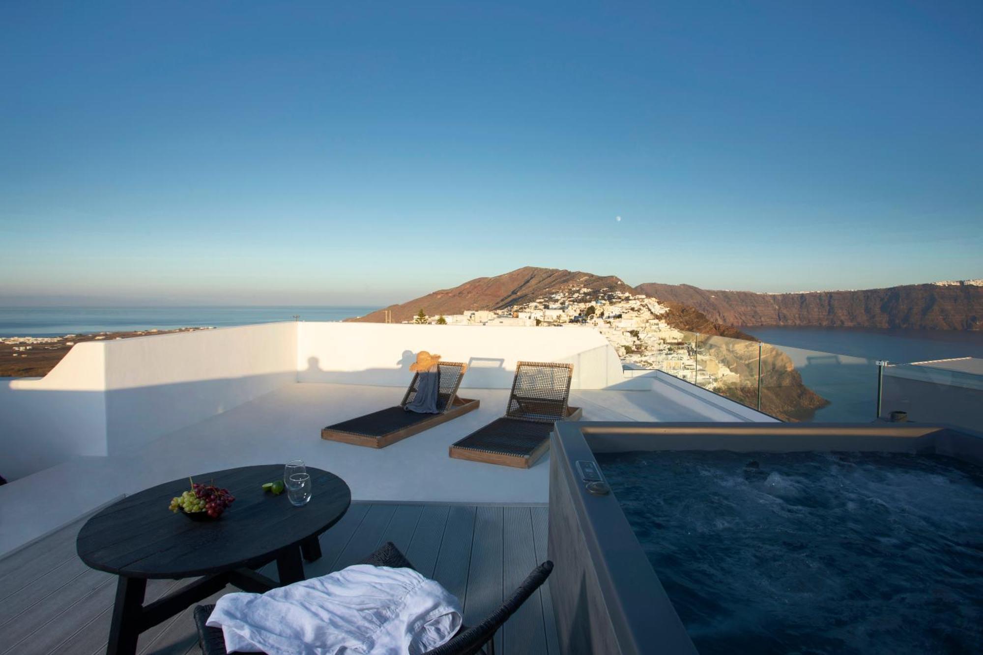 Panoramic Suite Outdoor Hot Tub Caldera View
