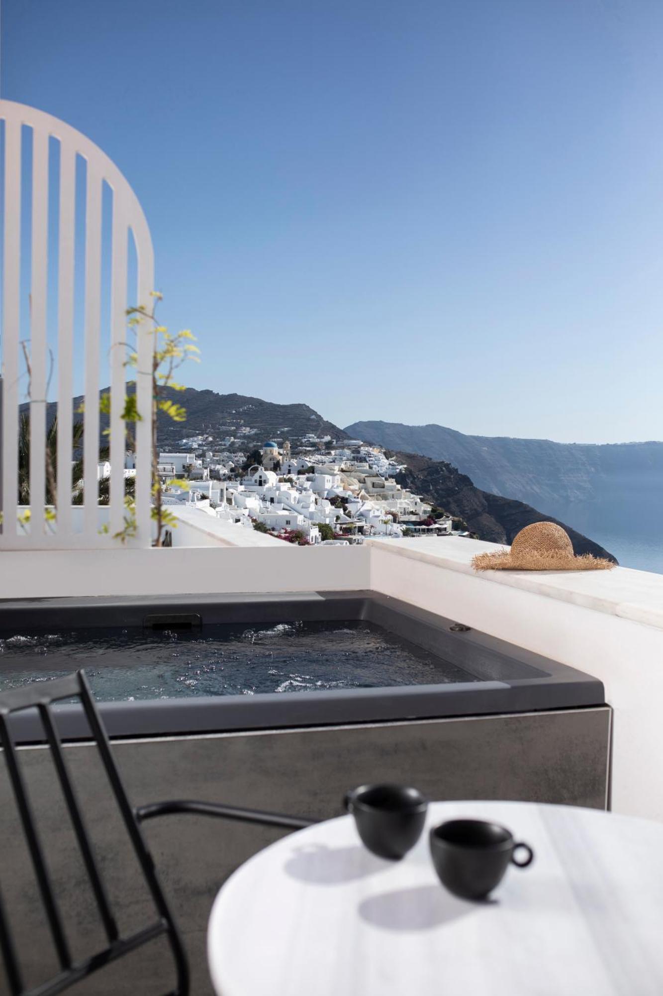 Honeymoon Suite Outdoor Hot Tub Caldera View