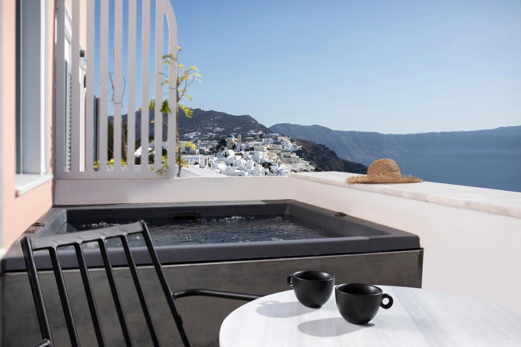 Honeymoon Suite Outdoor Hot Tub Caldera View