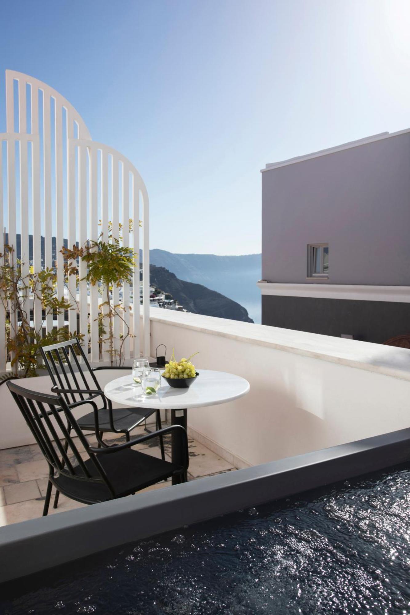 Junior Suite Outdoor Hot Tub partial Caldera View