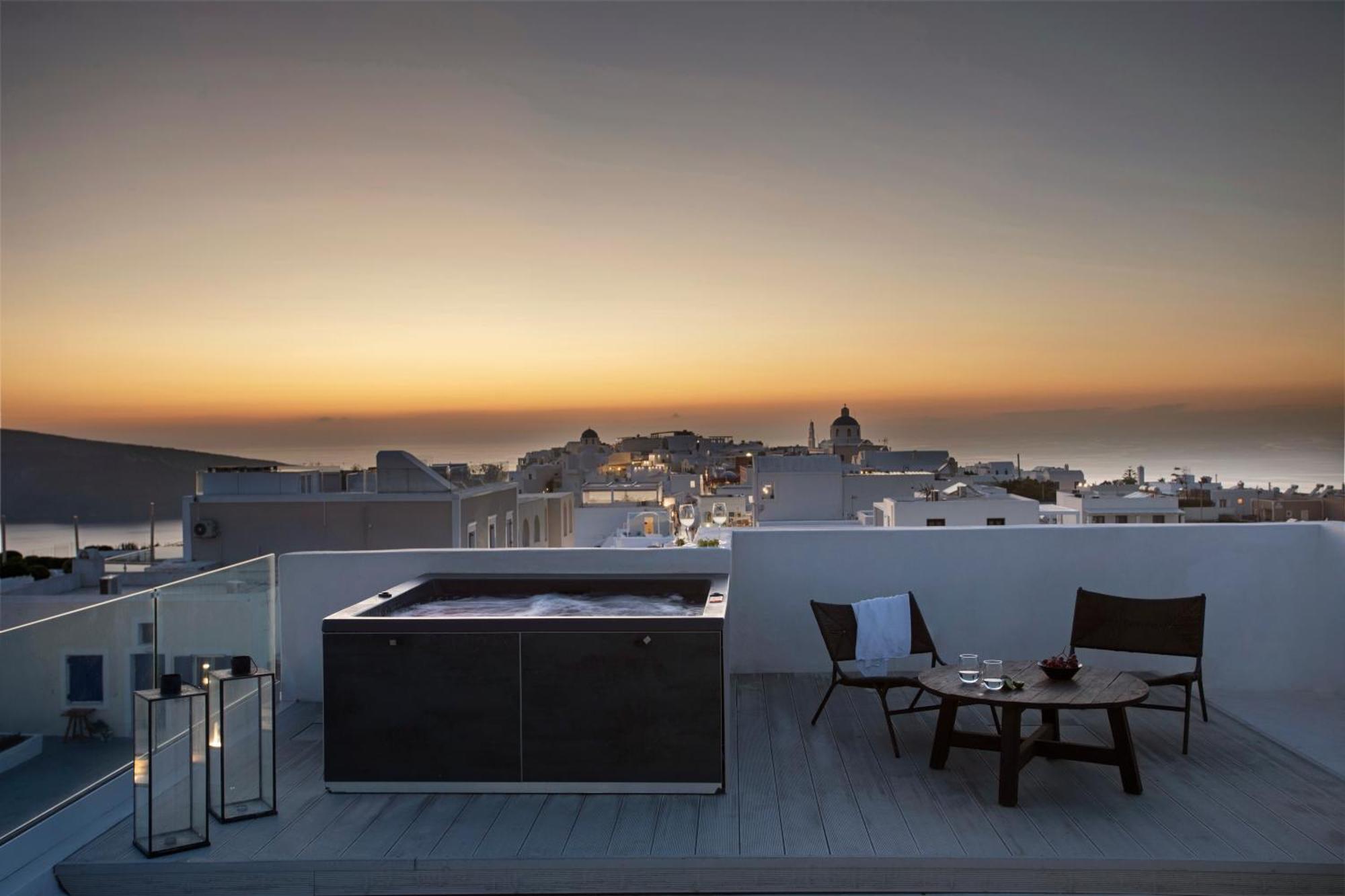 Panoramic Suite Outdoor Hot Tub Caldera View