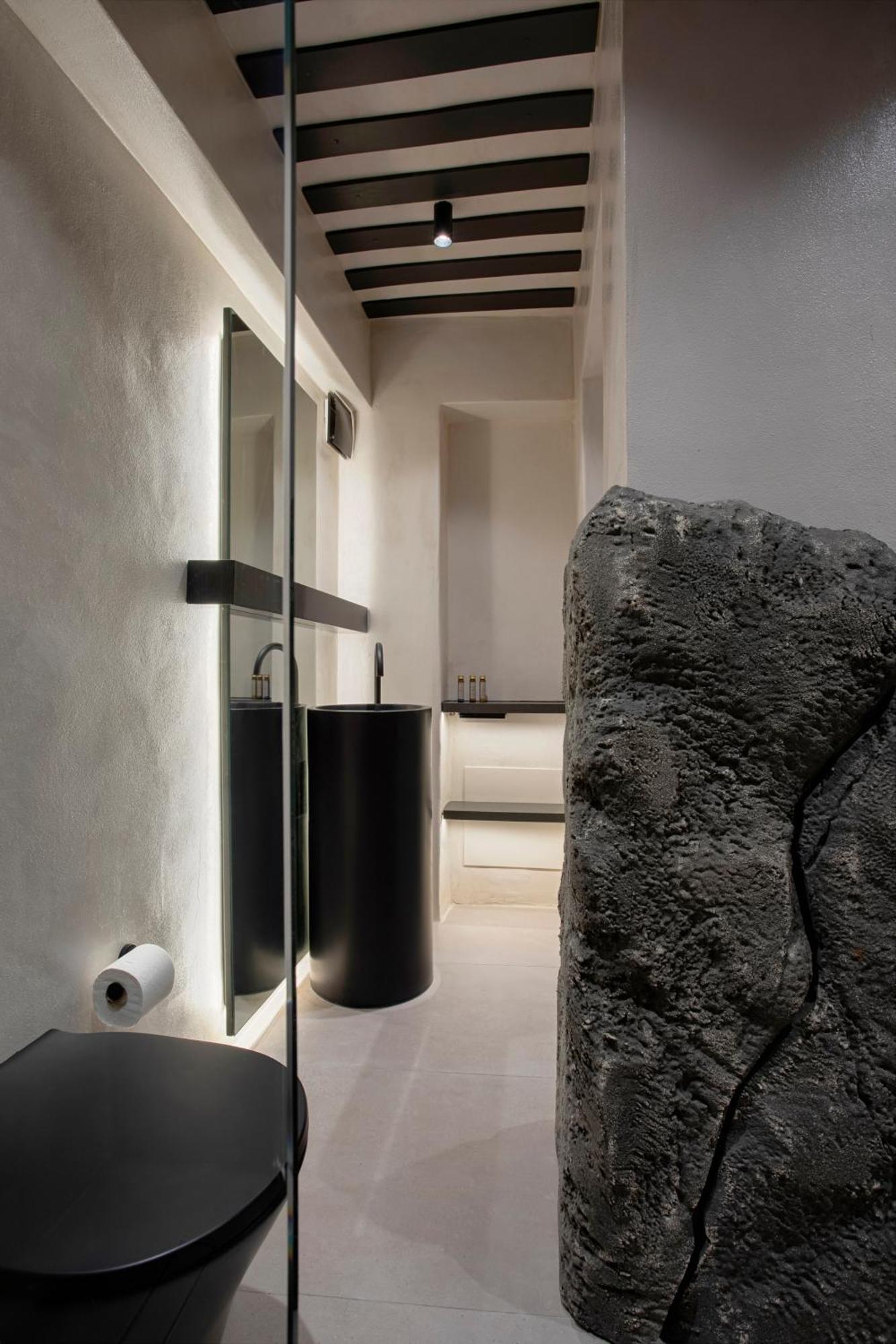 Junior Suite Outdoor Hot Tub partial Caldera View