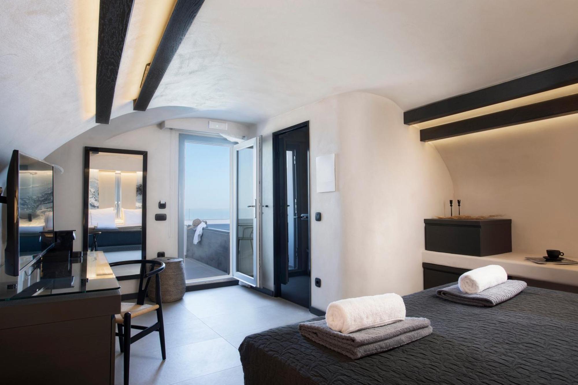 Junior Suite Outdoor Hot Tub Sea View