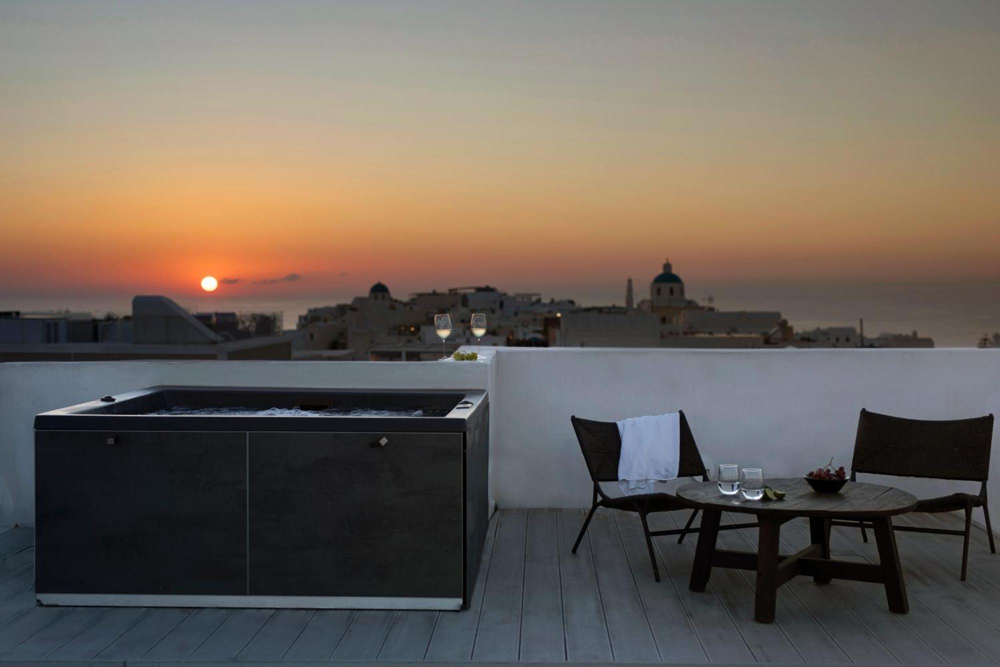 Panoramic Suite Outdoor Hot Tub Caldera View
