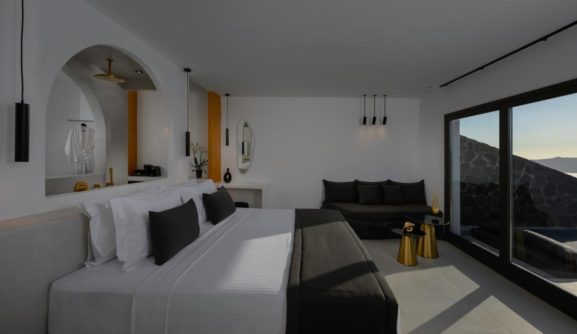 Executive Suite Infinity Heated Pool