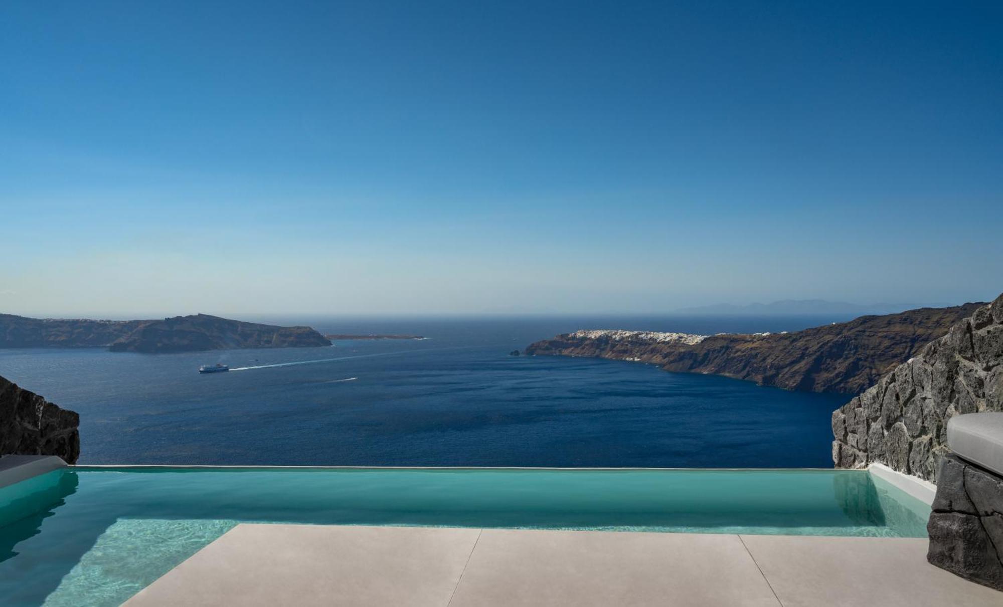 Executive Suite Infinity Heated Pool