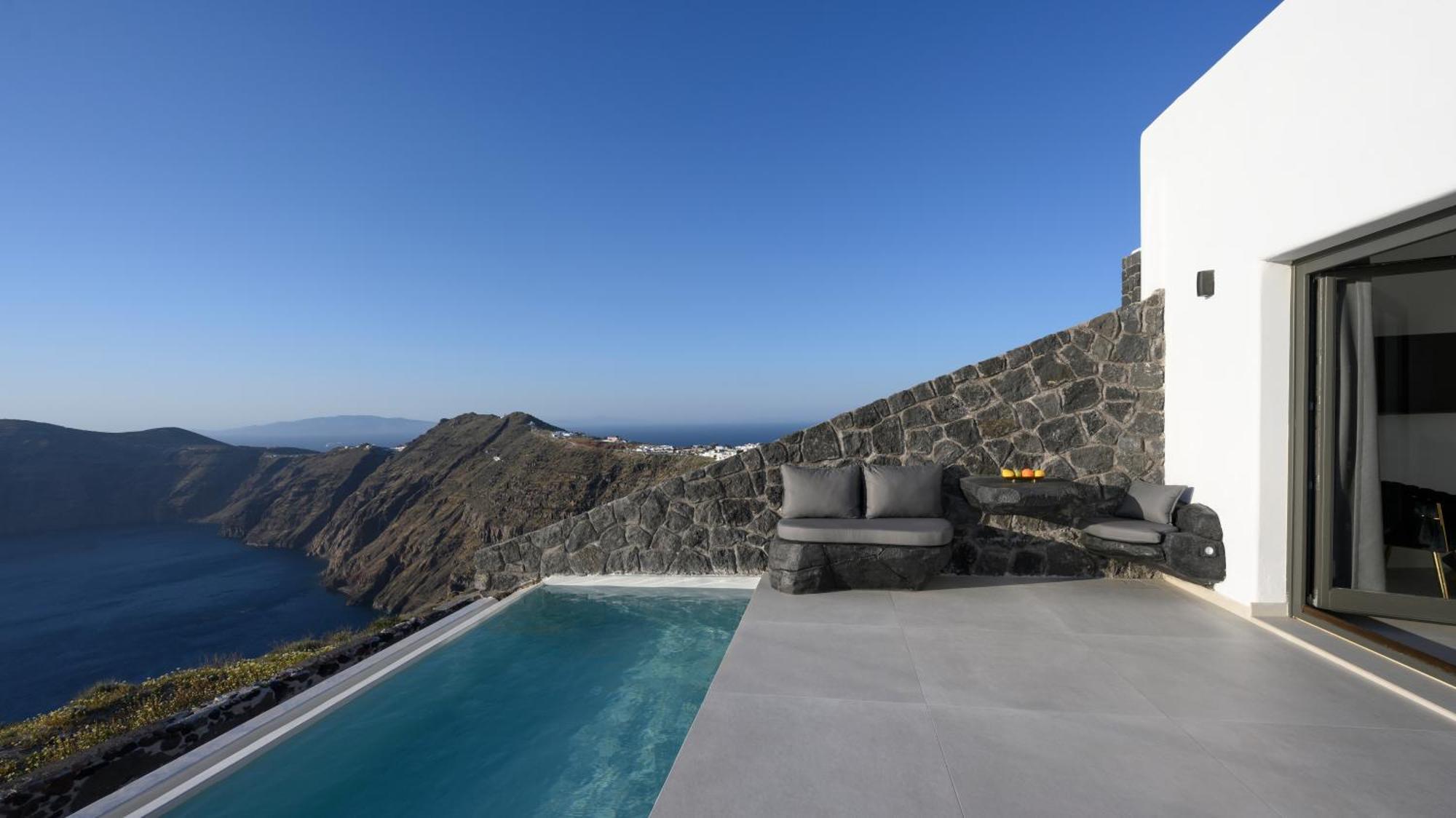 Executive Suite Infinity Heated Pool