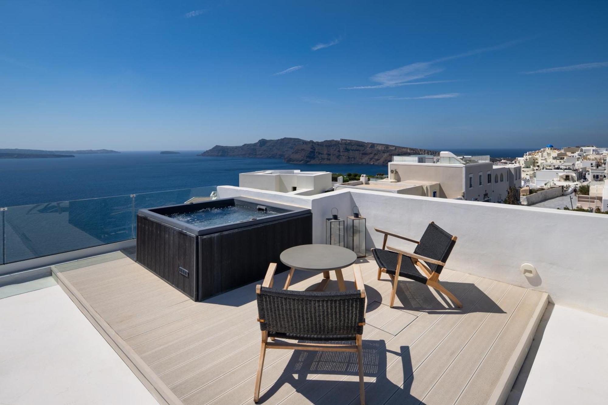Panoramic Suite Outdoor Hot Tub Caldera View
