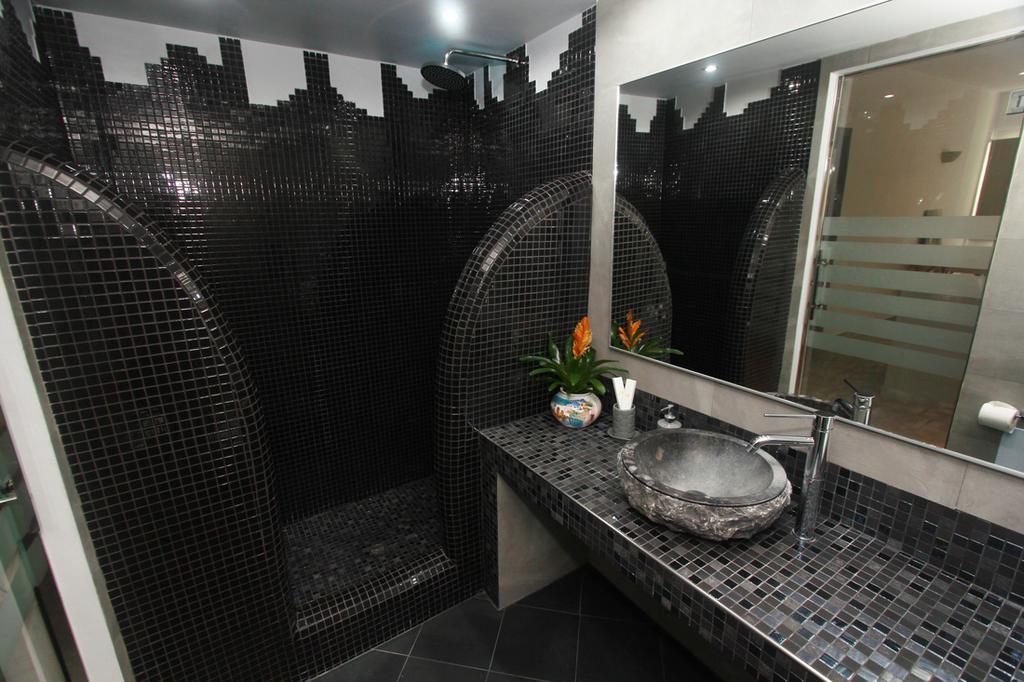 Deluxe Cave Suite outdoor Hot Tub Caldera View