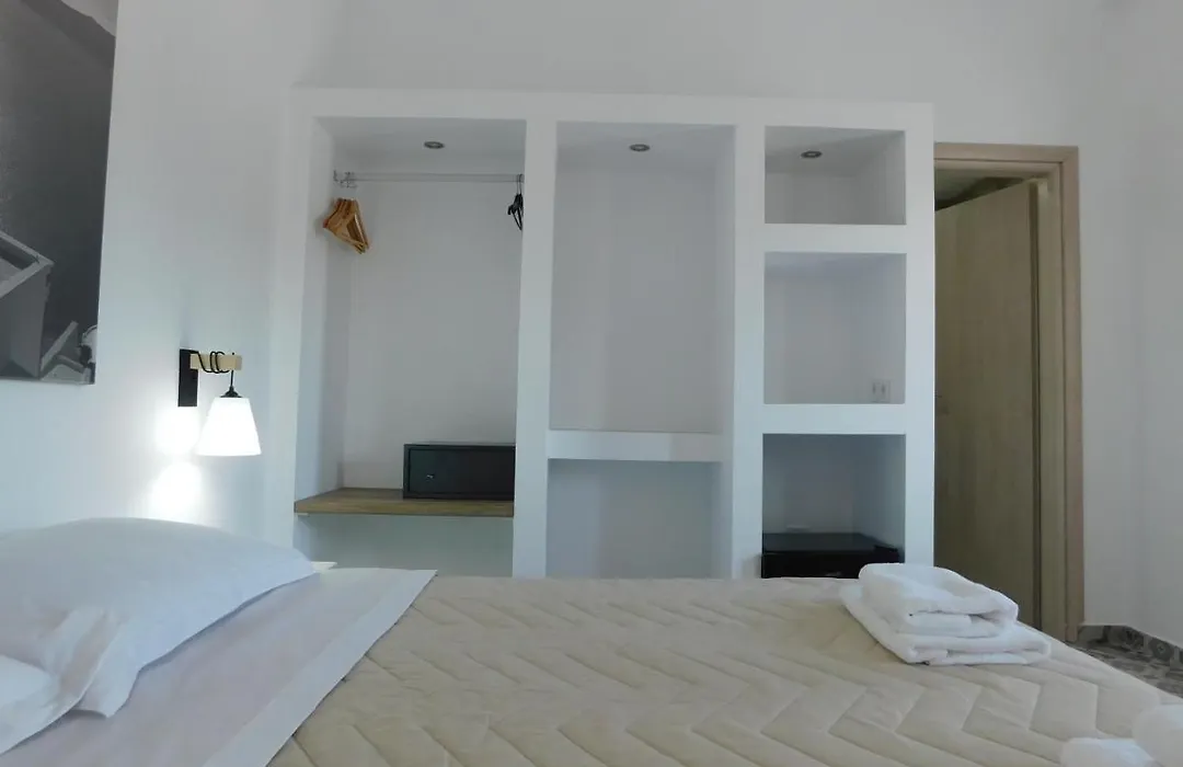 Fira Veronica Rooms-1