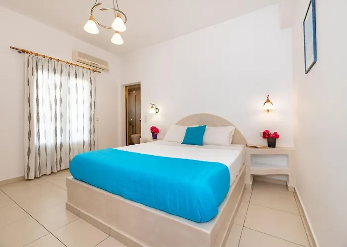 Hotels in Perissa (Santorini)