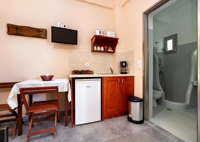 Megalochori (Santorini) hotels near Thera Volcano