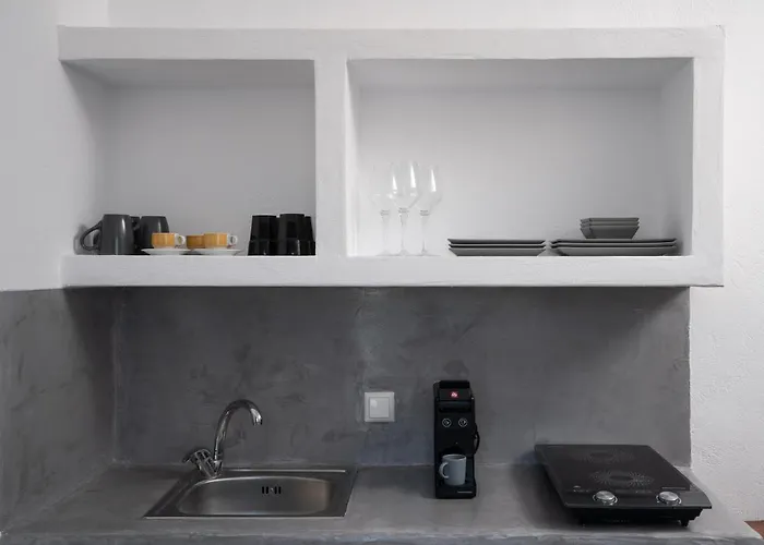 Pet friendly Blue White Suites Firostefani