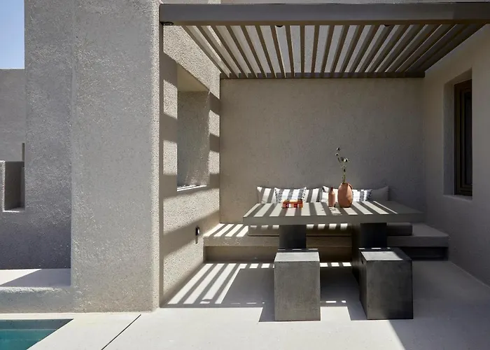 Pyrgos Kallistis hotels near Museum of Prehistoric Thira