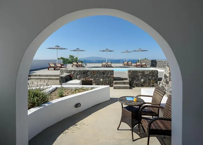 Oia (Santorini) Cheap Hotels