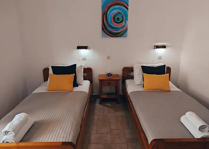 Kamari (Santorini) Resorts