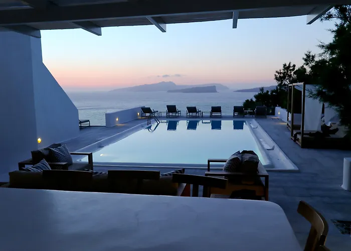 Akrotiri (Santorini) Luxury Hotels