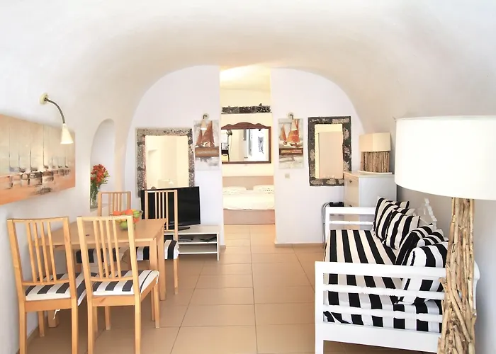 Oia (Santorini) 3 Star Hotels