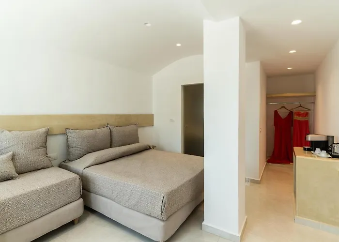 Hotels nahe Skaros-Felsen