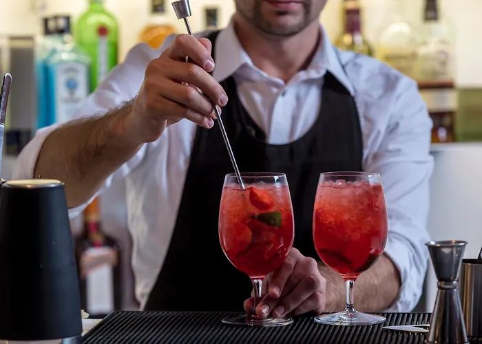 Los mejores  6 Hoteles Spa en Oia (Santorini) para una Escapada de Relax 