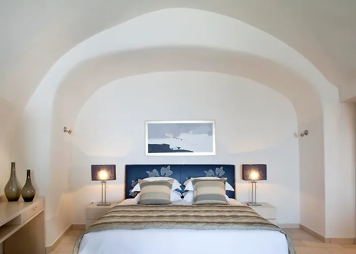 Fira (Santorini) Boutique Hotels