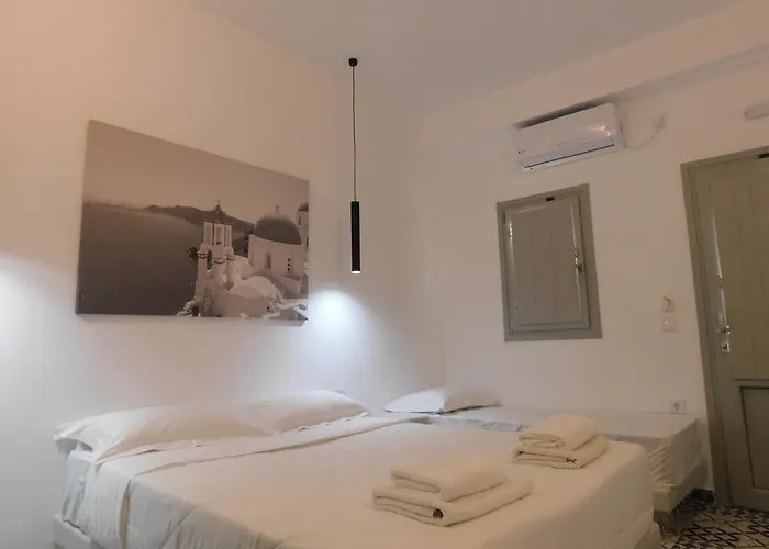 Relax East Rooms Φηρά