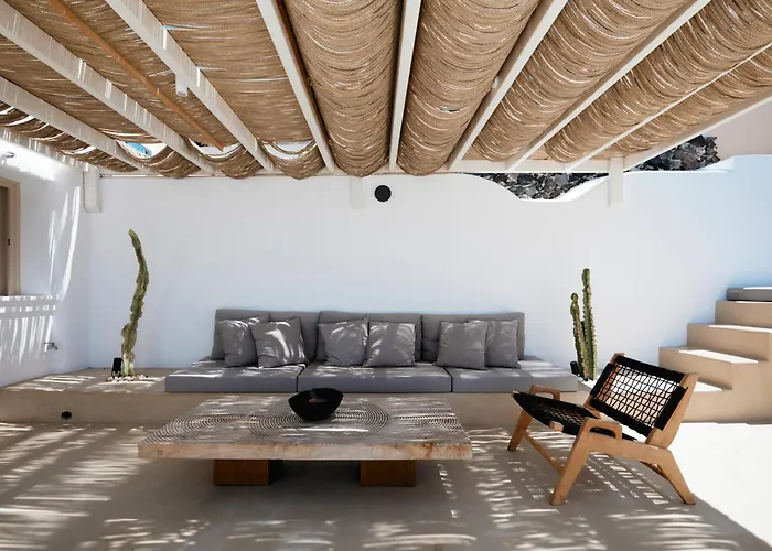 U & Me Suites Φηρά