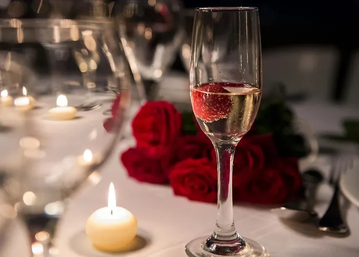 Hoteles de cinco estrellas en Fira (Santorini) 