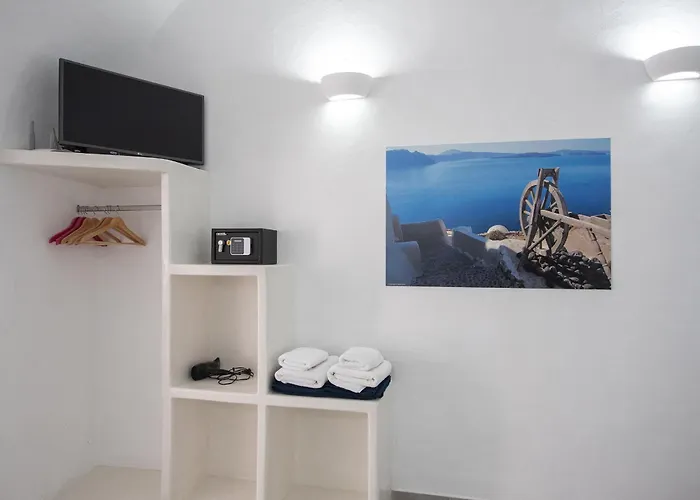 Corrado Caldera Apartments Fira 