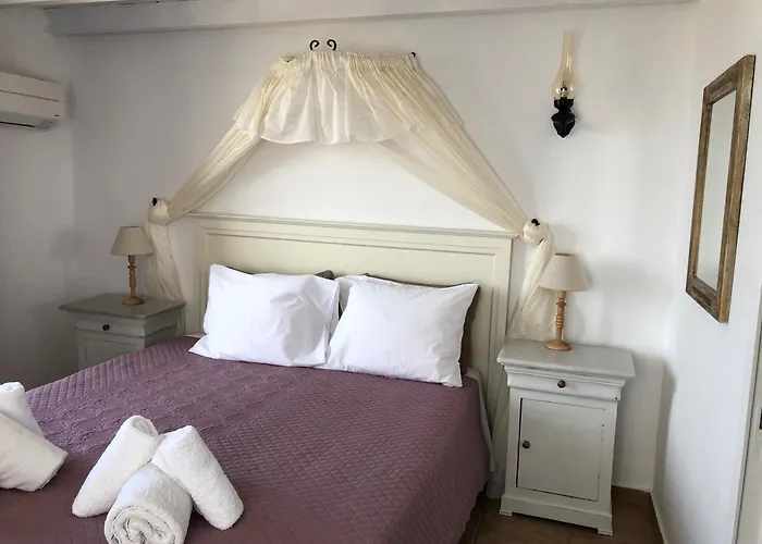 Hoteles con Piscina en Oia (Santorini)