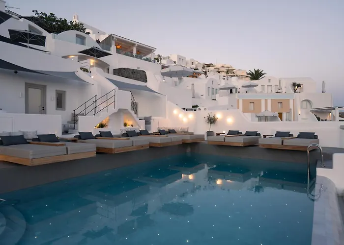 Hoteles de cinco estrellas en Oia (Santorini) 