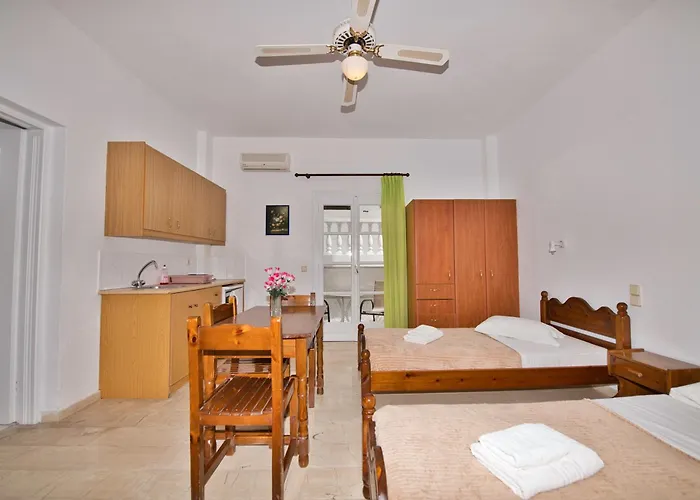 Ira Apartments Kamári