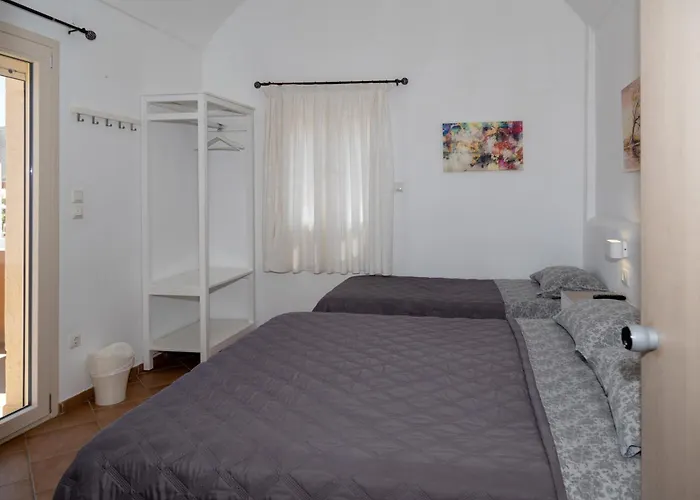 Pet friendly Pension The Flower Oia 