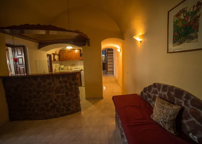 Kids Friendly Hotels in Oia (Santorini)