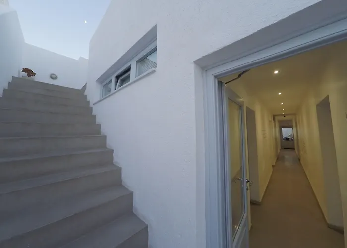 Central Fira Suites