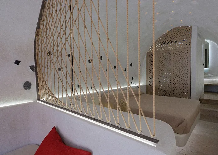 Andronikos Canaves Oia 