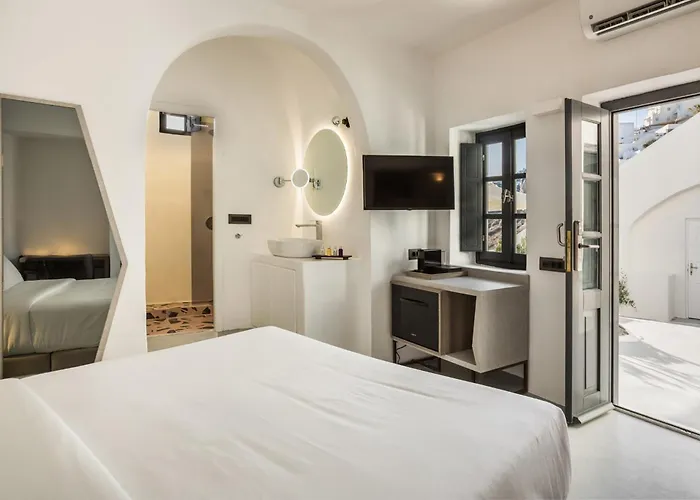 Pet friendly Sun Rocks Boutique Hotel - Caldera View Suites & Sunset Dining Experience Firostefani