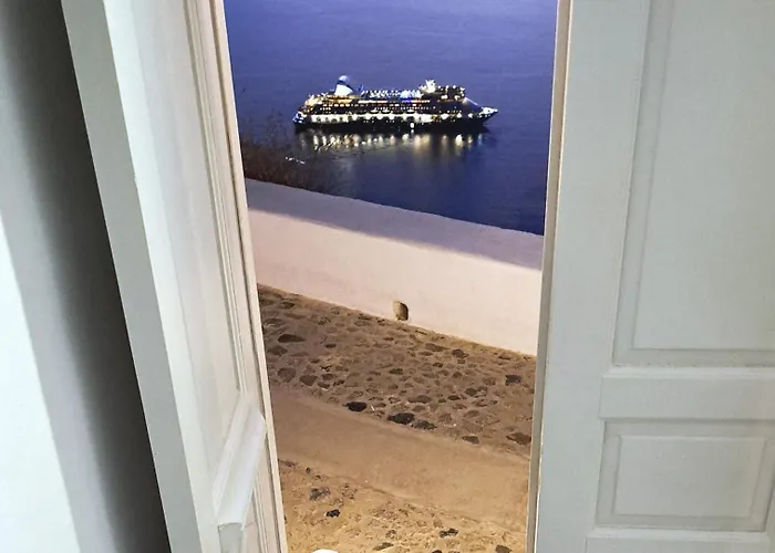 Yposkafo Suites - Studio - Santorini Fira 