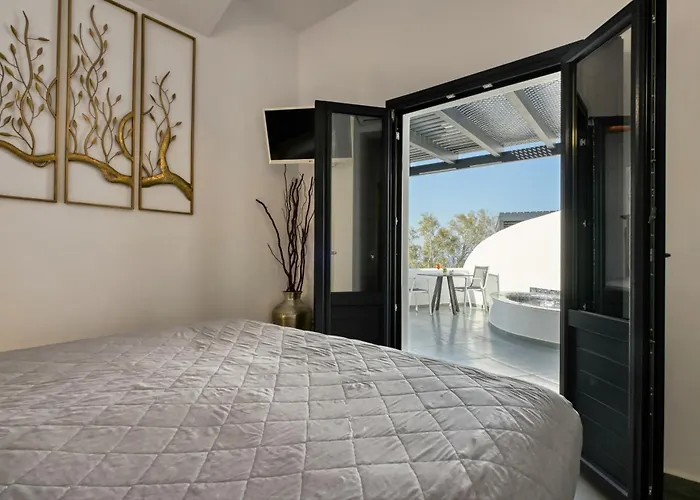 Oia (Santorini) Resorts
