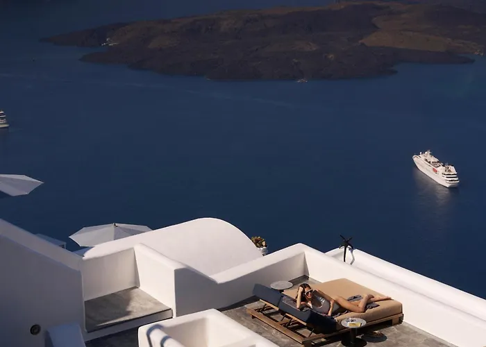 Luxury Hotels in Firostefani