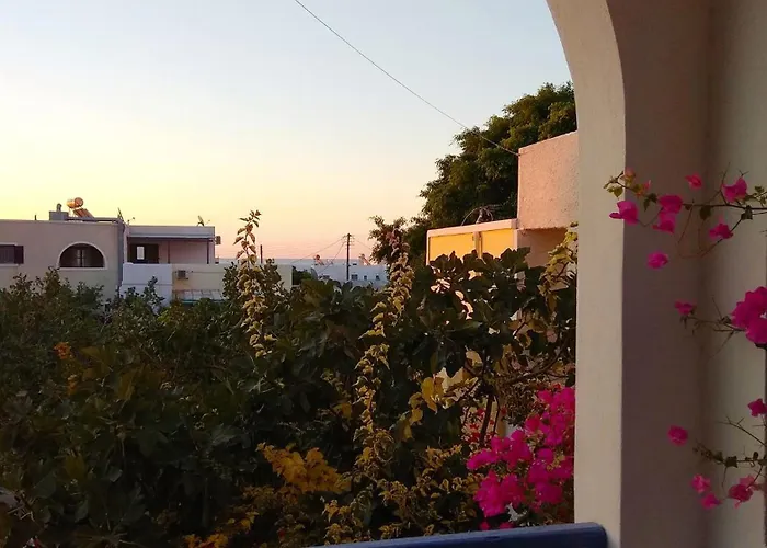 Kamari (Santorini) Resorts