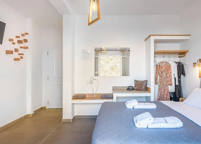 Perissa (Santorini) Hotels