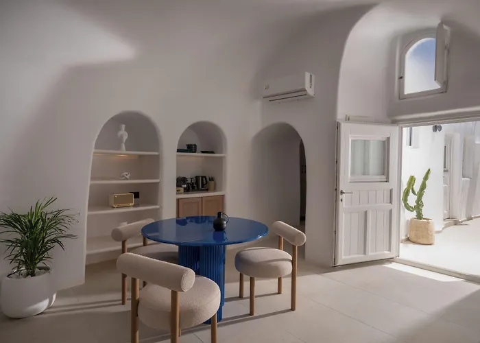 You & Me Suites Φηρά