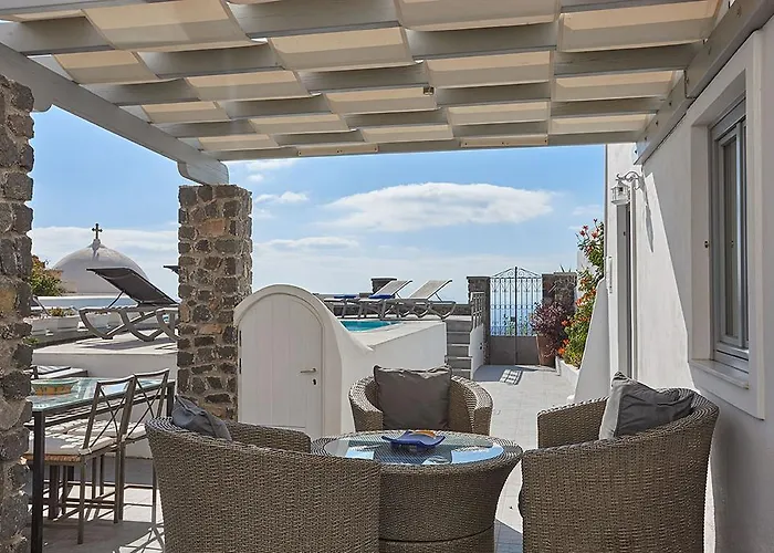 Villas con piscina privada en Fira (Santorini)