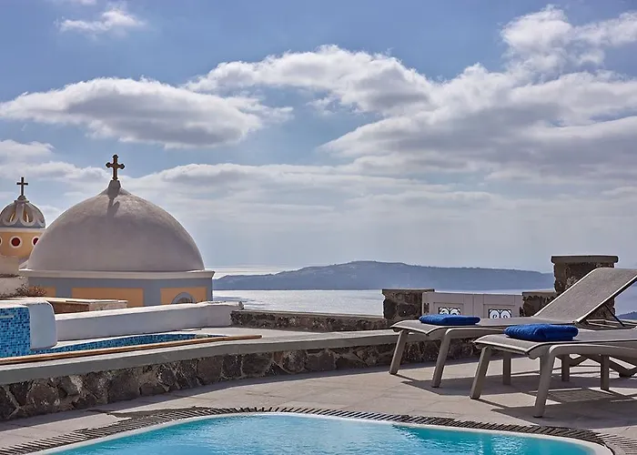Villas con piscina privada en Fira (Santorini)